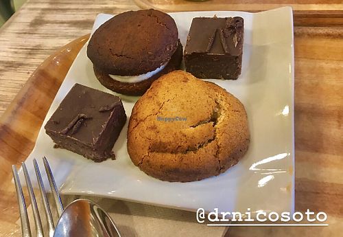 Galletas y brownie Crudivegano at Al Grano in Santiago