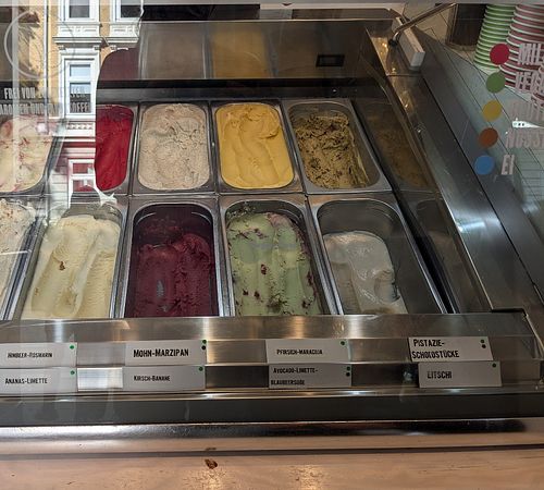 8 vegan flavours at Luicella's - Detlev-Bremer-Straße in Hamburg