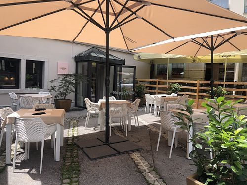 garden at Gaudi&Naan in Ljubljana