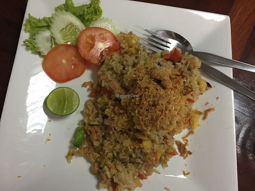 pineapple rice with ham and seafood at Nop Nan in Bangkok