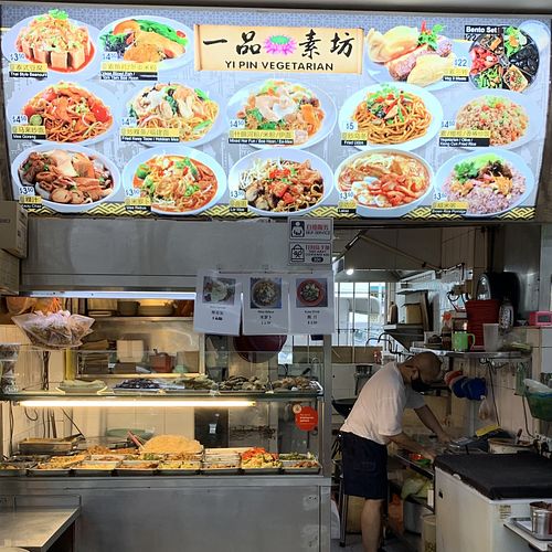 Super friendly couple / vendors at Yi Pin 一品素坊 - Bukit Batok  in West Singapore