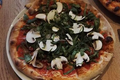 vegan pizza with mushrooms at Tabula Rasa in Aschaffenburg