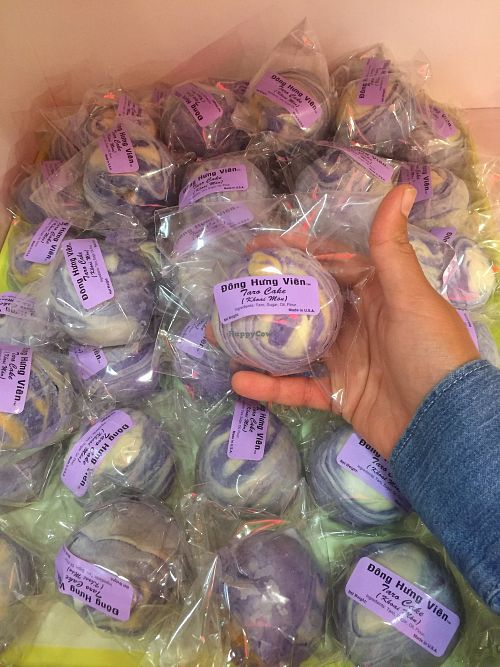 Taro cakes at Dong Hung Vien Bakery in Westminster