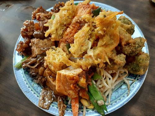 Mixed of everything at Yi Xin Vegetarian 一心素食 in Central Singapore