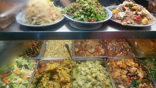 economic rice buffet spread at Yi Xin Vegetarian 一心素食 in Central Singapore