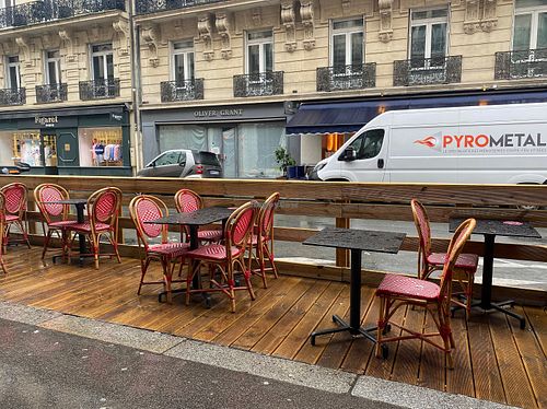 Also a section under cover  at Pret A Manger - Rue Marbeuf in Paris
