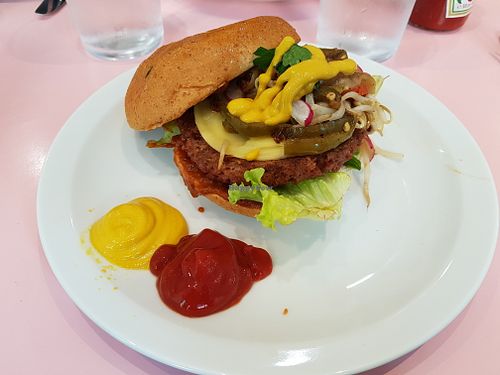 Vegan burger with beyond meat steak at HD Diner - Saint-Michel in Paris