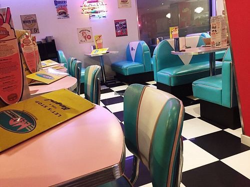 Inside seating at HD Diner in Levallois-perret