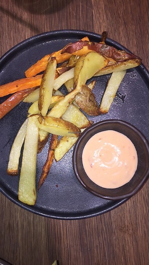 Fries and dip at Glo in Copenhagen
