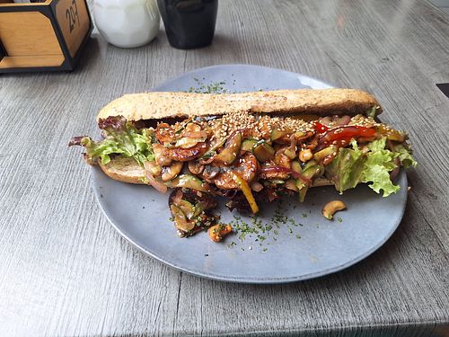 Vegan teriyaki on 🍞 at Happerij Tapperij de Expeditie in Deventer