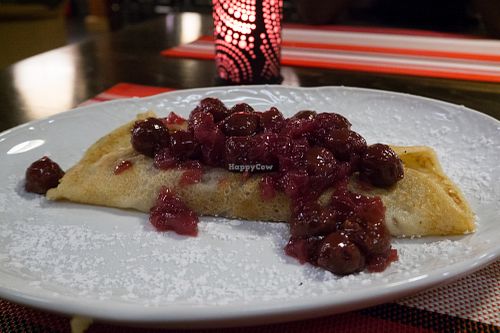 Veganer Pfannkuchen mit Kirschen. at Romikulum in Trier