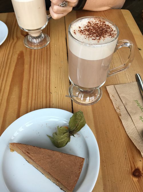 hot chocolate & cake at Heaven Canal Cafe in North West London