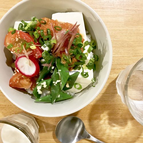 友達のアメリカ人連れて行ってもらいました！凄く良い雰囲気のお店で、ビーガンのファラフェルとトマト味噌豆腐丼、おいしかった！ at Kuppila in Nara