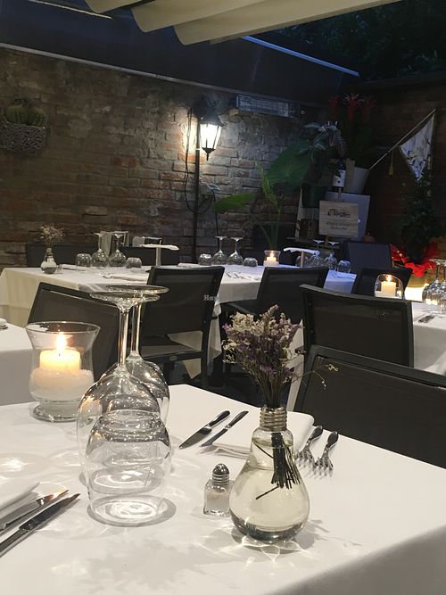 The courtyard at Pata Chic in Venice