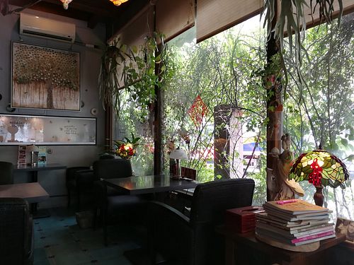 window-side dining area at Flower Space 花草空間 - HuāCǎo KōngJiān in Hualien