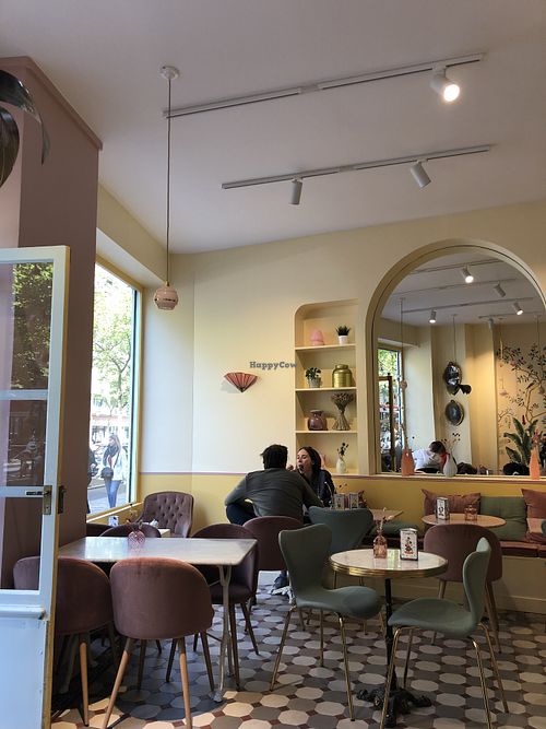  Inside   at Jo and Nana Cakes in Paris