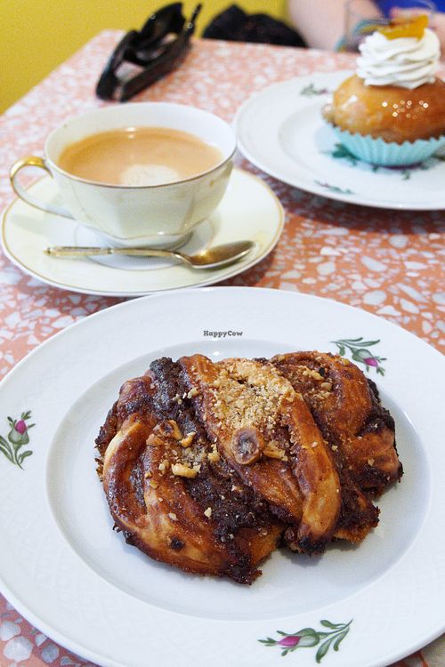 Babka + Coffee at Jo and Nana Cakes in Paris