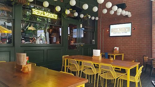 patio seating at Beelman's in Los Angeles