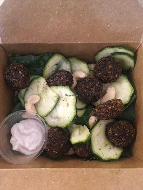 Mixed raw salad with spinach, courgette, cashews and raw falafels, and vegan mayo at Missfagiola in Bologna