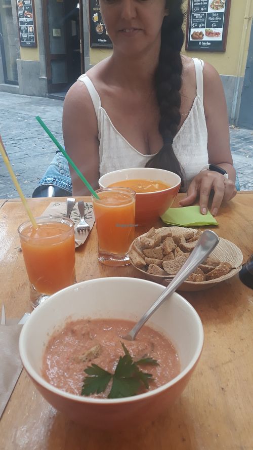 Gazpacho y crema de zanahorias at Fruit' n co Vitamina Bar in Gran Canaria