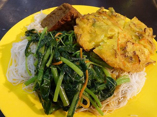 vermicelli with green vegetables, tau-gua and fried vegetables. at Da Jia Fa 大家发素食 - Jurong Point 2 in West Singapore
