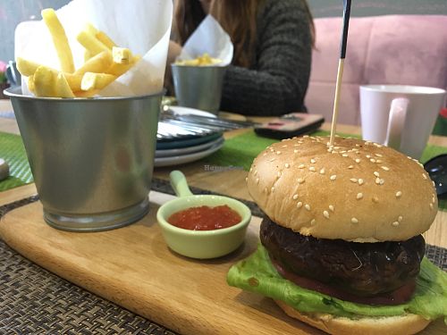 Mushroom hamburger the restao at Veggo's Home in Zhenjiang