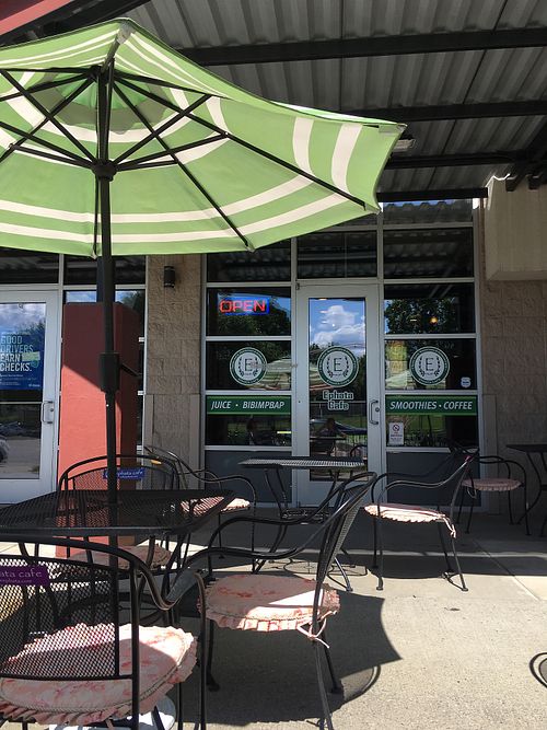 Entrance and patio at Ephata Cafe in Spokane
