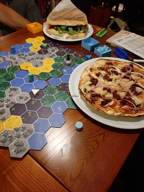 Vegane Pizza, vegane pita at Wurfel & Zucker in Hamburg