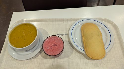 Lunch deal: soup, juice and empanada at Celeiro - Dezembro in Lisbon