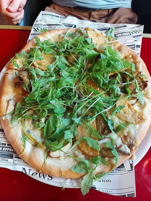 Pizza tartufata : good (with mushroom and tempeh) at Wild Food in Granada