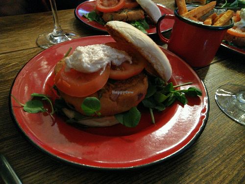 Hambúrguer vegano at The B Temple in Lisbon