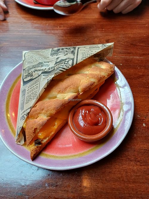 Dikke vette tosti met vegan kaas at Robuust Foodies & Goodies in Den Helder