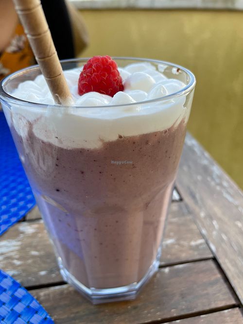 Red fruit milkshake at Bosque in Sintra