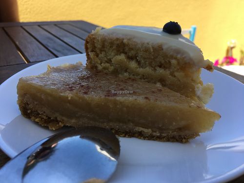 Apple crumble cake and lemon soft cake with lemon cover at Bosque in Sintra