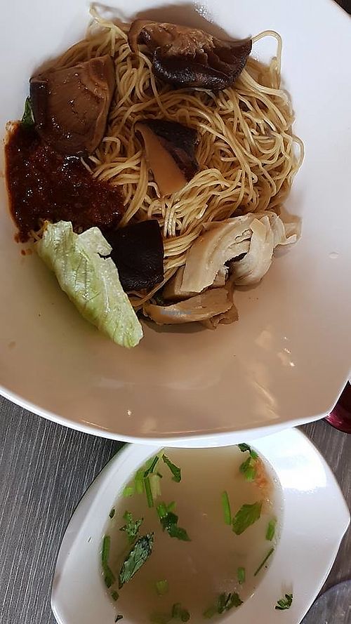 mock chicken noodles
Photo credit to Veg Yuan at SuPerb 素Perb in East Singapore