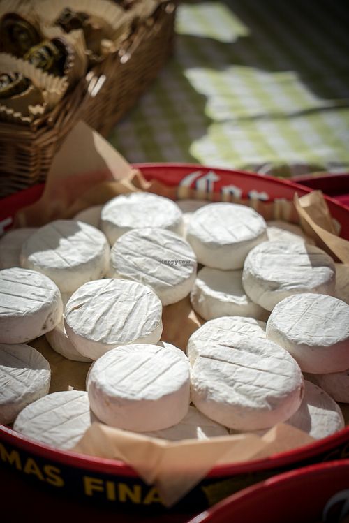 Cashew camembert at Zus&Zo Gebak en Delicatessen in Utrecht