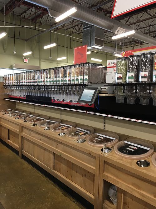 Bulk section at Lucky's Market in Panama City