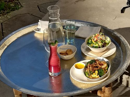 Essen draussen im Vorgarten at Hammam Basar in Zurich