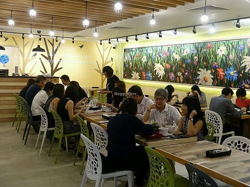 lunch time crowd at Nature Cafe - Suntec City in Central Singapore