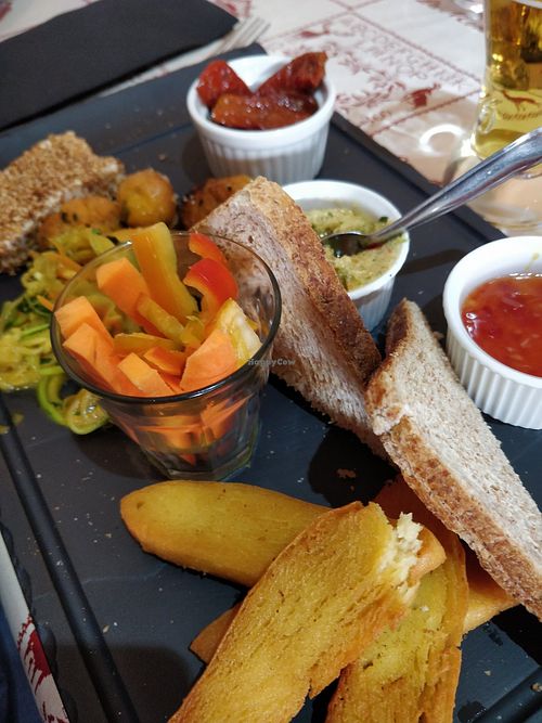 Vegetarian plate at Le Petit Chamois in Isola
