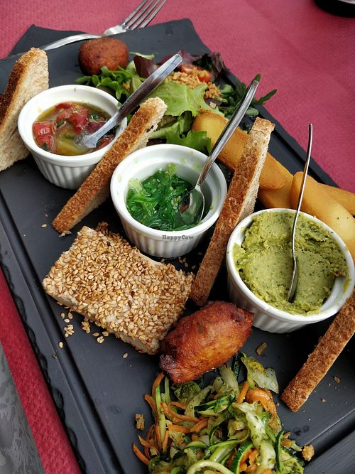 Veggie plate at Le Petit Chamois in Isola