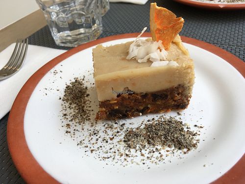 vegan raw carrot cake at Polen Restaurant in Santiago