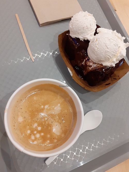 Brownie with nata and coffee with soy milk at The Vurger in Valencia