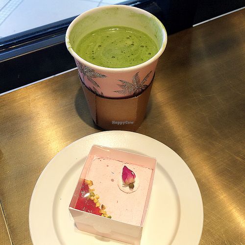 Tea and cakes at Alfred Tea Room - Shinjuku in Tokyo