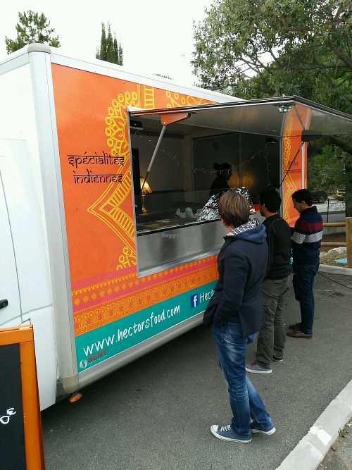 food is coming at The Curry Canteen in Valbonne