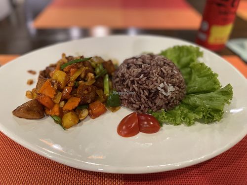 ‘Chicken’ with cashew nuts   at Yes Vegan in Pattaya