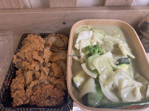 plant based duck avocado curry sauce 16€
  at Rikscha Cuisine in Linz