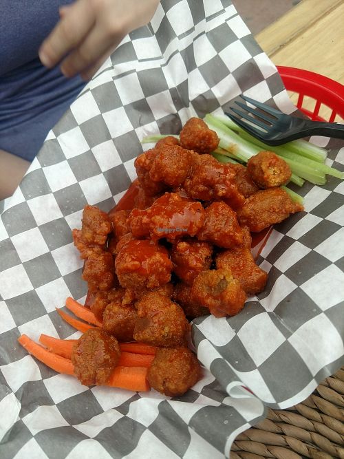 ";Boneless"; ";wings";  at V Hopes in Ensenada