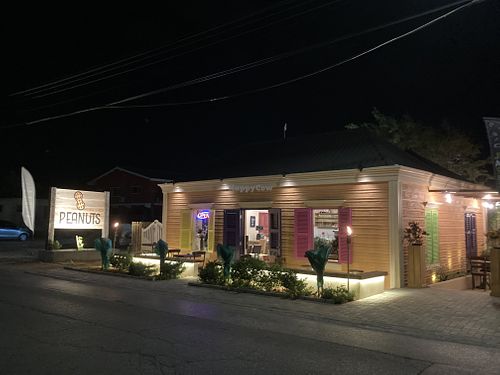 Peanuts new building at Peanuts Fresh Market Cafe in Kralendijk