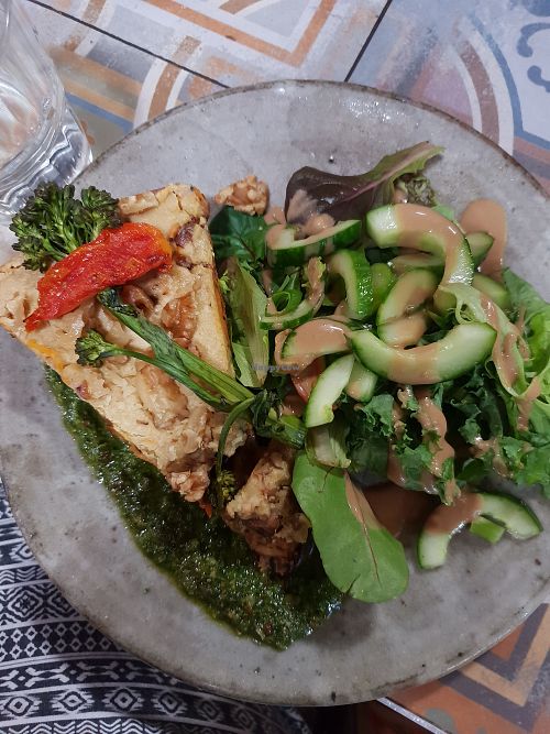 Paleo Pizza and salad at Vanilla Food in Noosaville